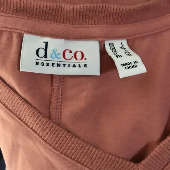 D & Co. Essemtials V-neck t-shirt top with long sleeves.  Size L. Summer - Picture 8 of 10